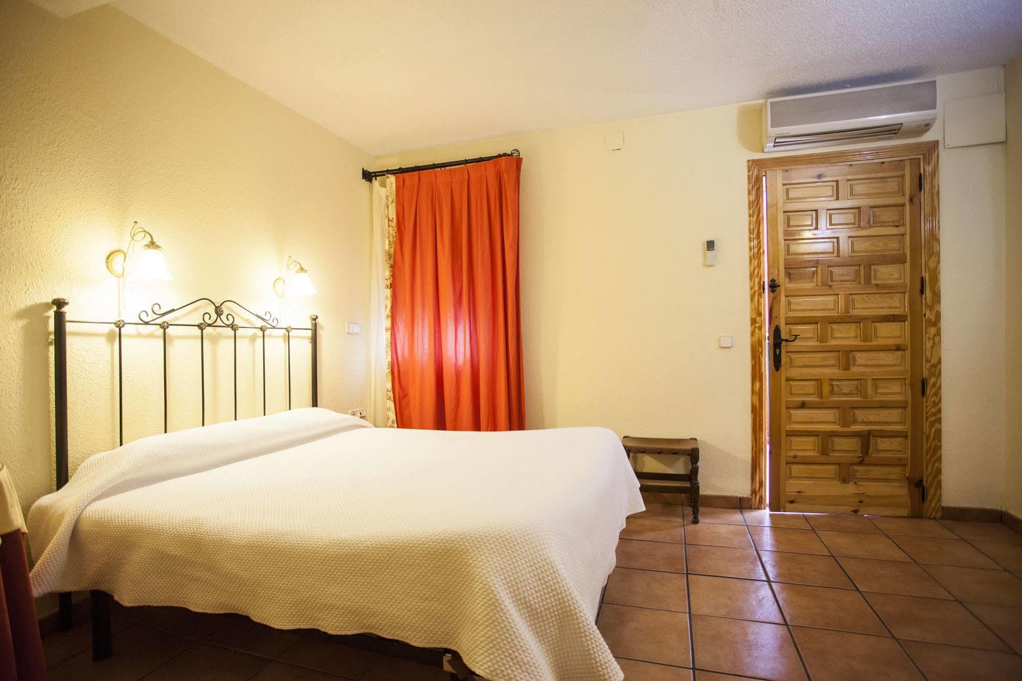 ארנחואז Hostal Castilla מראה חיצוני תמונה